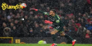 Siêu phẩm kiến tạo của Ederson